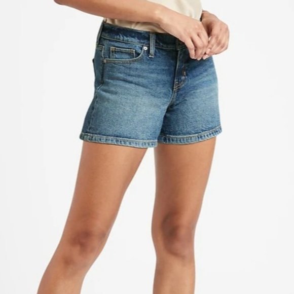 Banana Republic Jeans Women's Mid-Rise Medium Wash Classic Denim Shorts Size 6 - Picture 2 of 13
